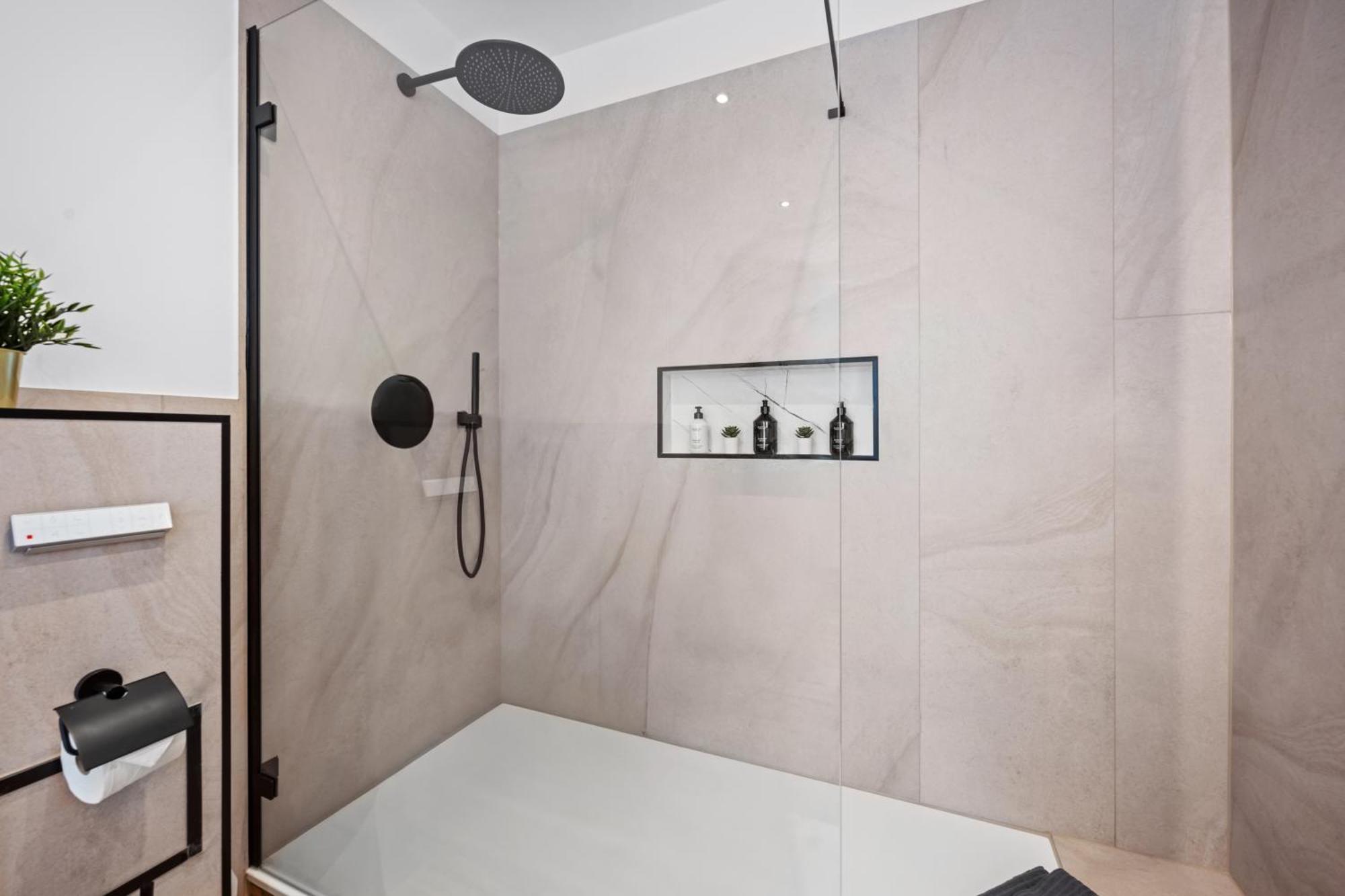 Edler Wohnraum Schlossteich-Suite 3 Sz Mit Zwei Balkonen, Kaffeevollautomat, Kamin, Klima, Lift & Zwei Parkplaetzen 켐니츠 외부 사진